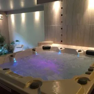 hot-tub Hot tub